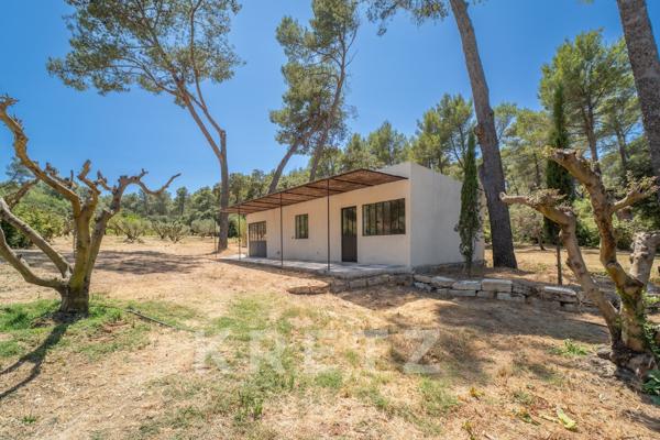 Propriété d'architecte d'exception à Saint-Rémy-de-Provence – 298 m² – Domaine de 3,2 hectares