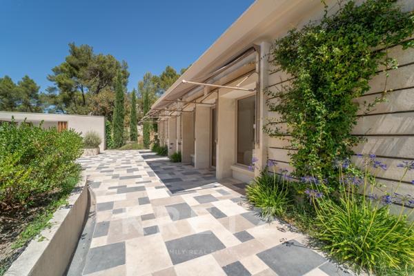 Propriété d'architecte d'exception à Saint-Rémy-de-Provence – 298 m² – Domaine de 3,2 hectares