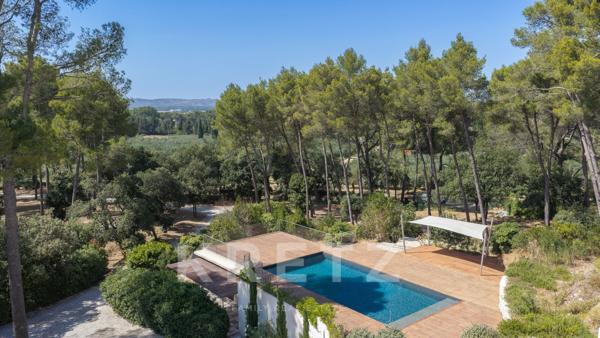 Propriété d'architecte d'exception à Saint-Rémy-de-Provence – 298 m² – Domaine de 3,2 hectares