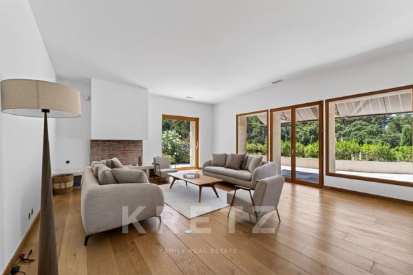 Propriété d'architecte d'exception à Saint-Rémy-de-Provence – 298 m² – Domaine de 3,2 hectares