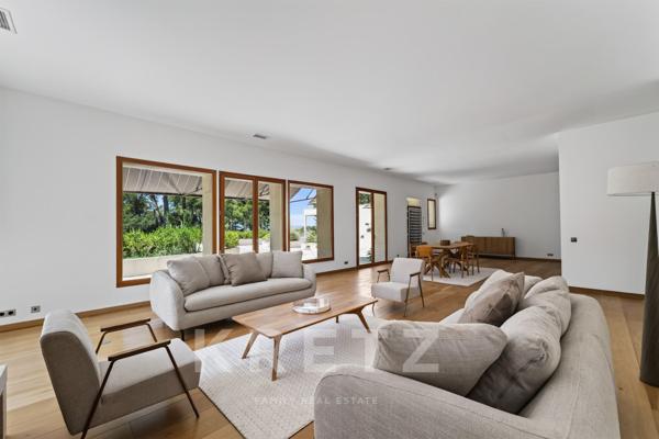 Propriété d'architecte d'exception à Saint-Rémy-de-Provence – 298 m² – Domaine de 3,2 hectares