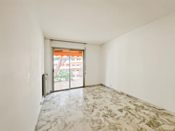 MAGNIFIQUE APPARTEMENT 2 PIECES LOCATION VIDE A L ANNEE - CANNES