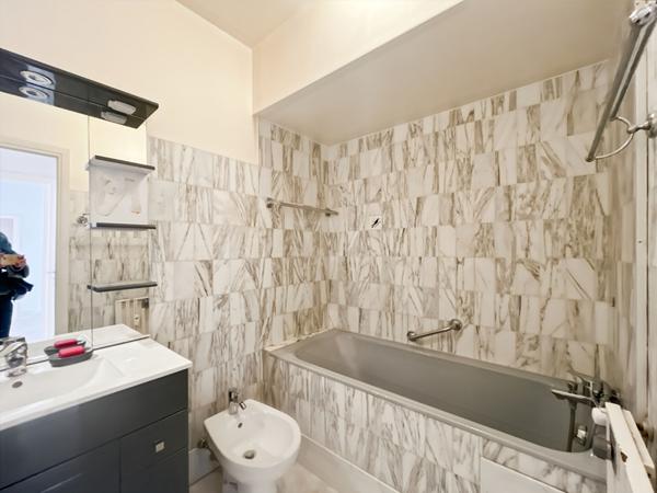 MAGNIFIQUE APPARTEMENT 2 PIECES LOCATION VIDE A L ANNEE - CANNES