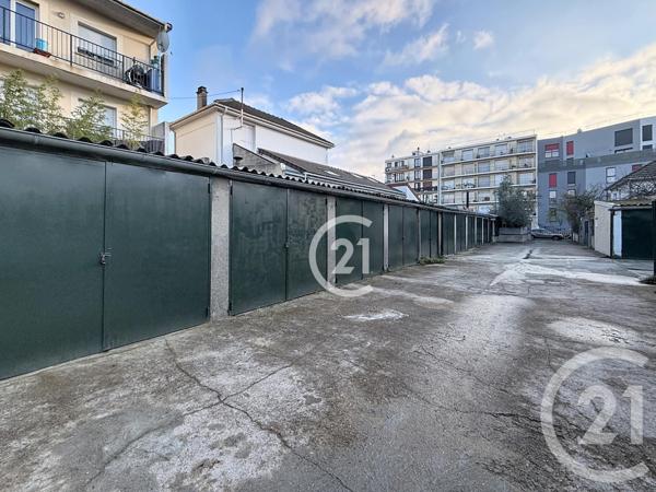 Parking à vendre  12 m2 MONTREUIL - 93