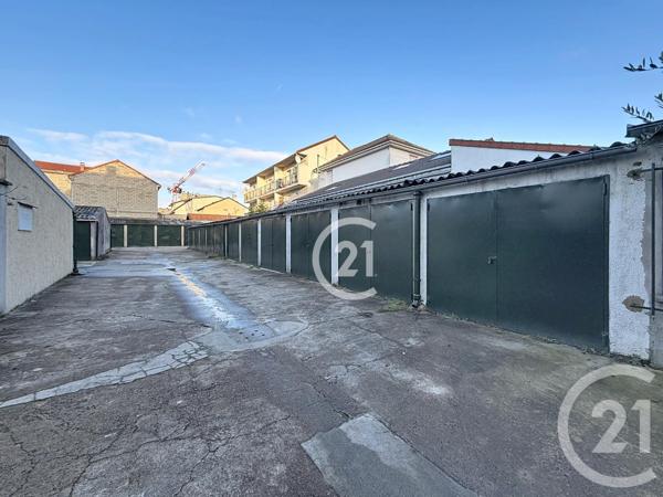 Parking à vendre  12 m2 MONTREUIL - 93