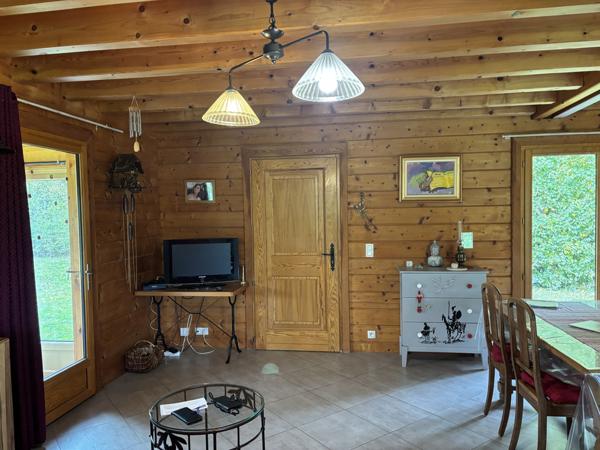 Autry-Issard – Charmant chalet en bois avec 3571 m² de terrain Autry-Issards (03210)