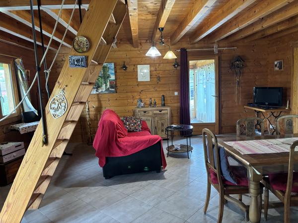 Autry-Issard – Charmant chalet en bois avec 3571 m² de terrain Autry-Issards (03210)