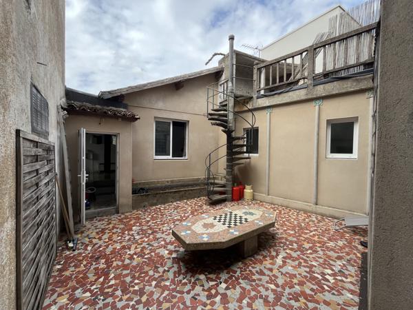 ENSEMBLE DE 3 APPARTEMENTS T3 AVEC BALCON -TERRASSES + 1 GARAGE + 2 PARKINGS + CAVE