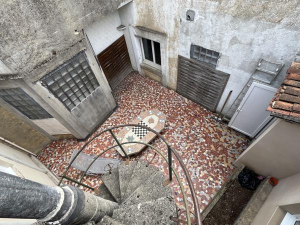 ENSEMBLE DE 3 APPARTEMENTS T3 AVEC BALCON -TERRASSES + 1 GARAGE + 2 PARKINGS + CAVE