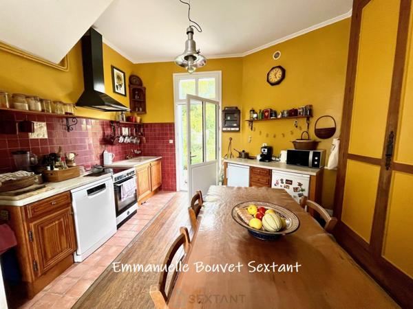 Grande maison bourgeoise fin 19ème, centre-ville, tous commerces à pied, jardin, garage, terrasses