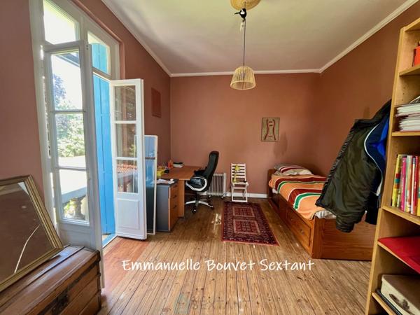 Grande maison bourgeoise fin 19ème, centre-ville, tous commerces à pied, jardin, garage, terrasses