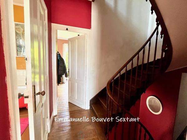 Grande maison bourgeoise fin 19ème, centre-ville, tous commerces à pied, jardin, garage, terrasses