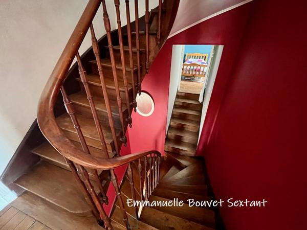 Grande maison bourgeoise fin 19ème, centre-ville, tous commerces à pied, jardin, garage, terrasses