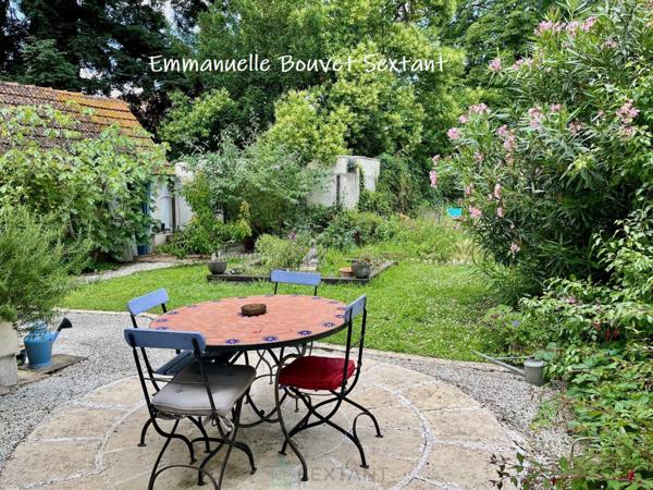 Grande maison bourgeoise fin 19ème, centre-ville, tous commerces à pied, jardin, garage, terrasses