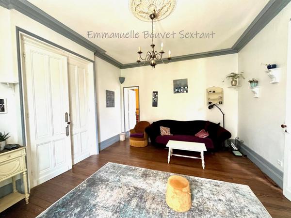 Grande maison bourgeoise fin 19ème, centre-ville, tous commerces à pied, jardin, garage, terrasses