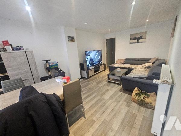 144838
A ELOYES (88510) 11 rue de la Libration  
Un immeuble comprenant 5 logements