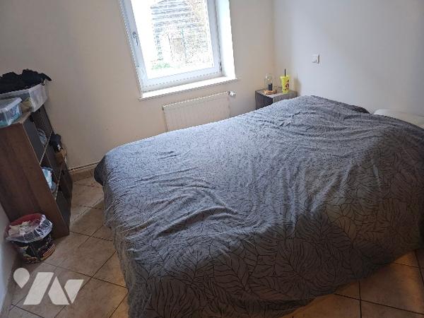 144838
A ELOYES (88510) 11 rue de la Libration  
Un immeuble comprenant 5 logements