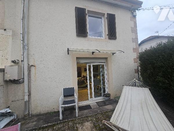 144838
A ELOYES (88510) 11 rue de la Libration  
Un immeuble comprenant 5 logements