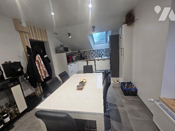 144838
A ELOYES (88510) 11 rue de la Libration  
Un immeuble comprenant 5 logements