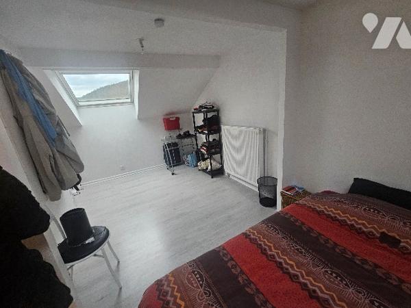 144838
A ELOYES (88510) 11 rue de la Libration  
Un immeuble comprenant 5 logements