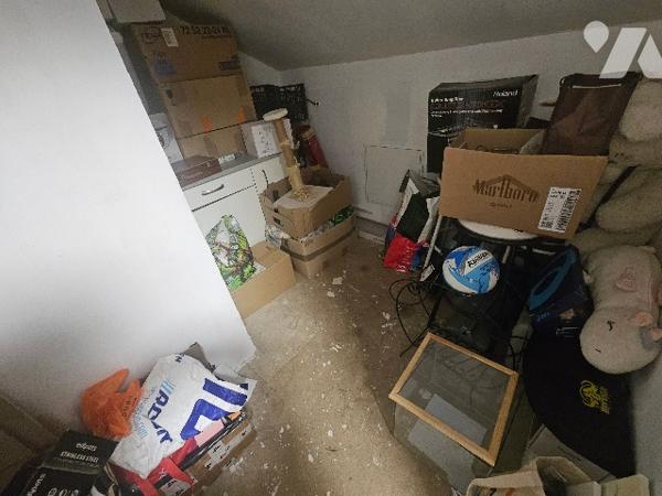 144838
A ELOYES (88510) 11 rue de la Libration  
Un immeuble comprenant 5 logements