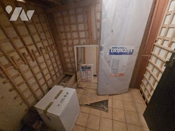 144838
A ELOYES (88510) 11 rue de la Libration  
Un immeuble comprenant 5 logements