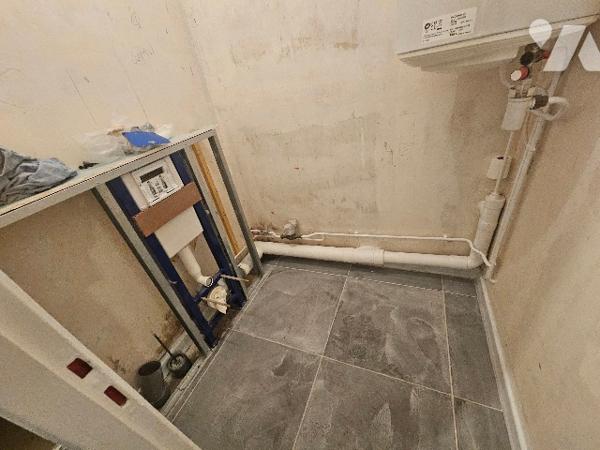 144838
A ELOYES (88510) 11 rue de la Libration  
Un immeuble comprenant 5 logements