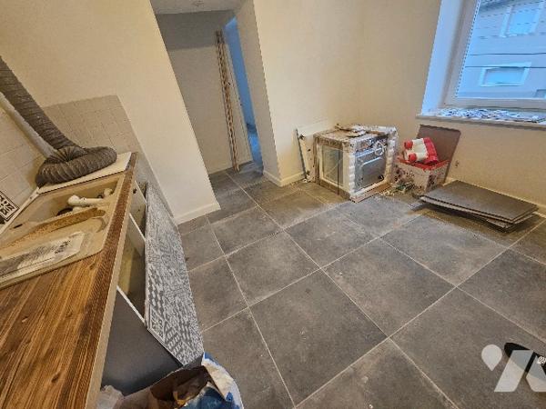 144838
A ELOYES (88510) 11 rue de la Libration  
Un immeuble comprenant 5 logements