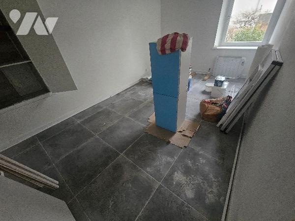 144838
A ELOYES (88510) 11 rue de la Libration  
Un immeuble comprenant 5 logements