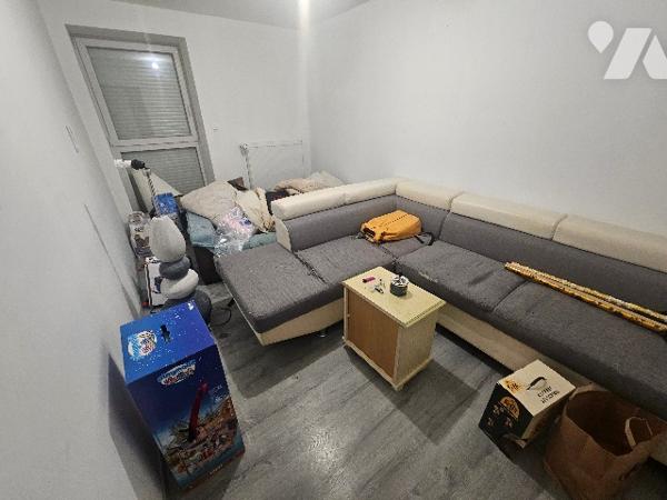 144838
A ELOYES (88510) 11 rue de la Libration  
Un immeuble comprenant 5 logements