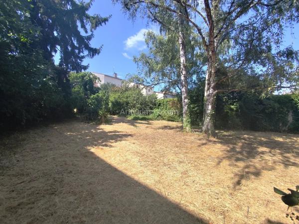 Vente                                                      Maison
                        
                     13 pièces                      241 m2                     à Leuville-sur-Orge
