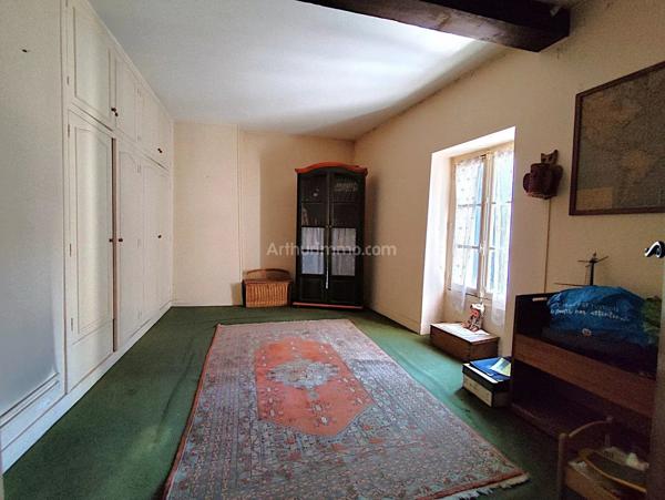 Vente                                                      Maison
                        
                     13 pièces                      241 m2                     à Leuville-sur-Orge