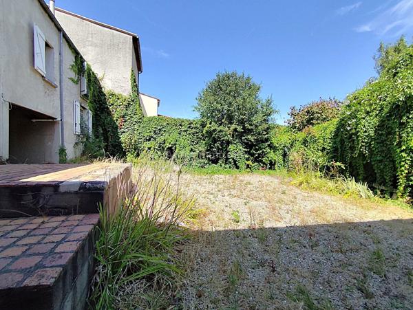Vente                                                      Maison
                        
                     13 pièces                      241 m2                     à Leuville-sur-Orge