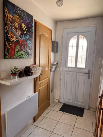 Vous recherchez une maison idéalement située pour votre famille ? 

Offrez à votre famille un cadre de vie idéal à Crégy-les-meaux, ou confort , praticité et qualité de vie se rencontrent.
Cette maison de 6 pièces bénéficie d’un emplacement priviliègié , à moins de 5minutes à pieds des écoles (maternelle , primaires et collège ), permettant un quotidien simple et serein pour les familles. 

Vous apprécierez également la proximité immédiate des commerces , des transports en commun et des nombreuses activité proposées dans la commune . 

Elle se compose de : 
 - Une pièce de vie traversante , lumineuse et chaleureuse . 
-  3 Chambres . 
- Un bureau , idéal pour le télétravail ou une chambre d’appoint . 
- Un dressing . 
- Une salle de bains avec w-c 
- Un w-c indépendant . 
- Un garage . 

Une maison fonctionnelle , parfaitement adaptée à la vie de famille , dans un secteur recherché de Crégy-les-meaux .