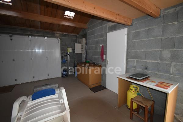 NOIRMOUTIER ( 85 ) Location à l'année Maison 7 pièces LA GUERINIERE (85) 3 chambres et un bureau , terrain de 856 m² clos , garage