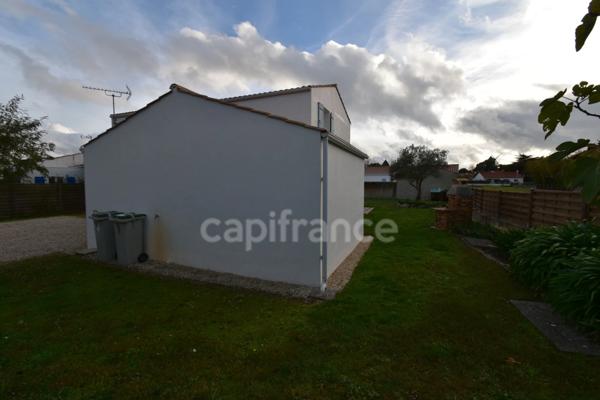 NOIRMOUTIER ( 85 ) Location à l'année Maison 7 pièces LA GUERINIERE (85) 3 chambres et un bureau , terrain de 856 m² clos , garage