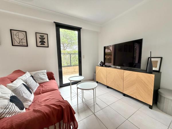 Appartement à vendre 2 pièces FREJUS (83) - 47 m² - Terrasse 25 m² - Garage en Sous-sol