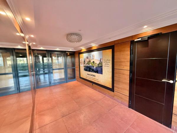 Appartement à vendre 2 pièces FREJUS (83) - 47 m² - Terrasse 25 m² - Garage en Sous-sol