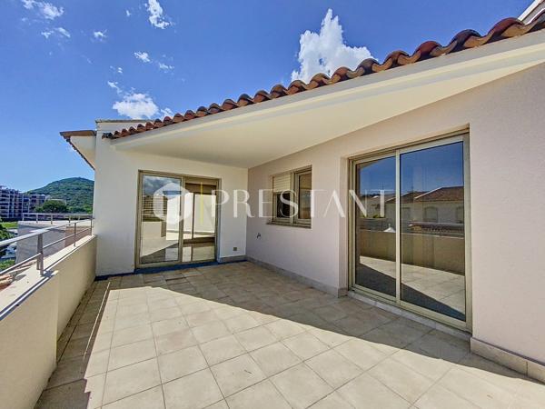 Exclusivité – Appartement 4 pièces toit terrasse dans résidence avec piscine, au coeur de la marina, MANDELIEU LA NAPOULE