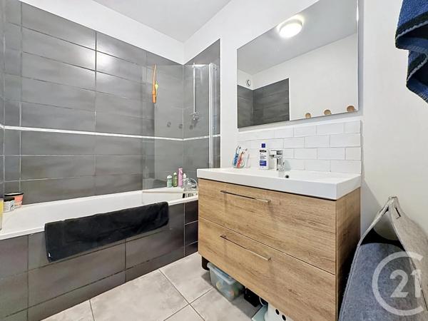 Appartement F3 à vendre  3 pièces - 64,86 m 2   LE CHESNAY  - 78