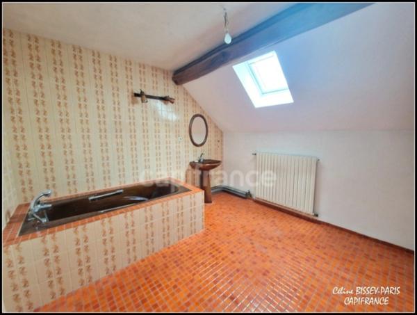 Maison 6 pièces, 6 Chambres, salon/salle à manger 72m2, 2 salles de bains, terrain 1247 M2 MALAY LE GRAND (89)