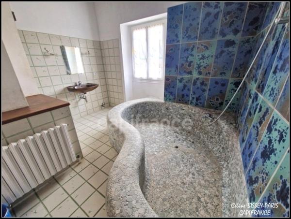 Maison 6 pièces, 6 Chambres, salon/salle à manger 72m2, 2 salles de bains, terrain 1247 M2 MALAY LE GRAND (89)