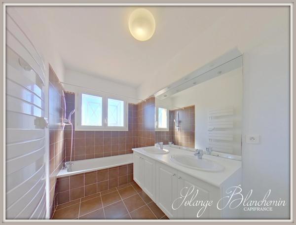 Maison T4 de plain-pied 4 faces avec garage et jardin – Magalas (34)