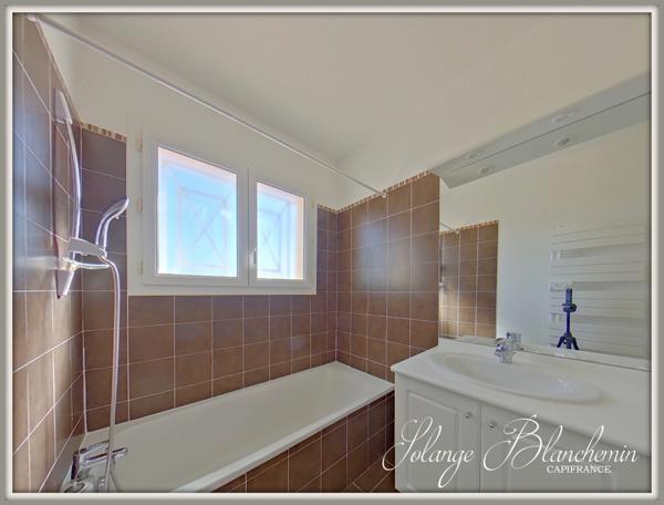 Maison T4 de plain-pied 4 faces avec garage et jardin – Magalas (34)