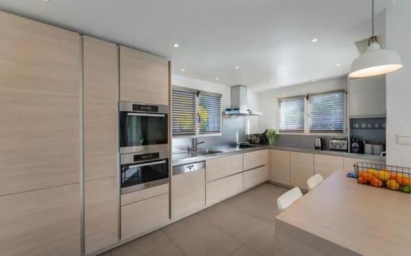 Maison à vendre    6 pièces • 246 m2 Messery