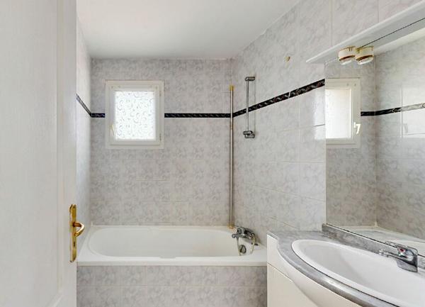 Maison à vendre    3 pièces •  Vallon-Pont-d'Arc