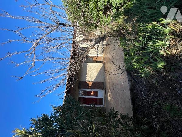 Maison 102 m² Séjour cheminée, cuisine, véranda, 3 chambres, salle d’eau.Jardin 680 m² garage forage