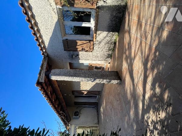 Maison 102 m² Séjour cheminée, cuisine, véranda, 3 chambres, salle d’eau.Jardin 680 m² garage forage