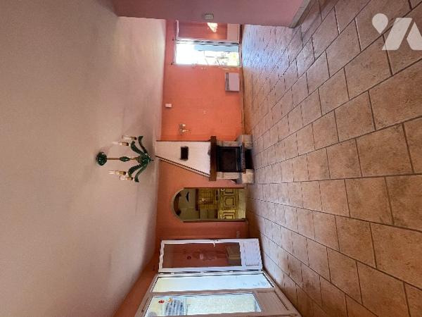 Maison 102 m² Séjour cheminée, cuisine, véranda, 3 chambres, salle d’eau.Jardin 680 m² garage forage