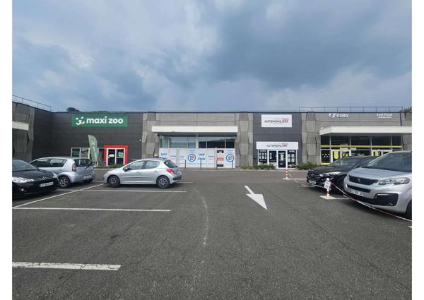 Local commercial 300 m² à Héricourt, zone Leclerc